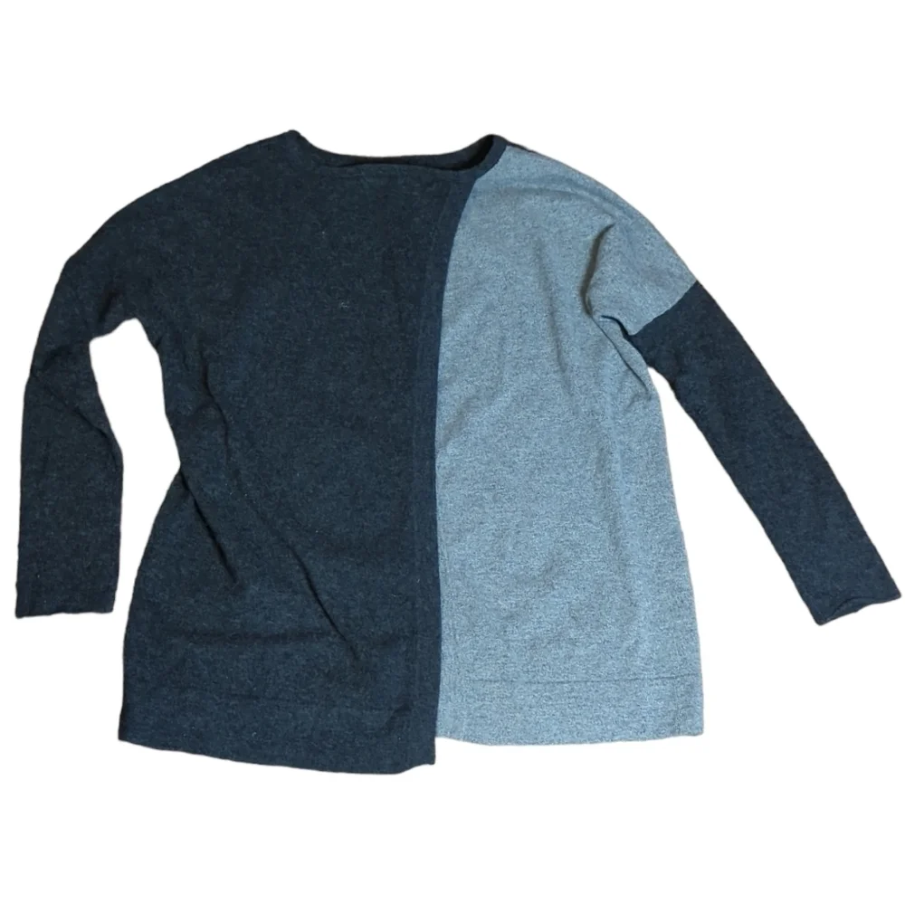 Cashmere Sweater Open fly back soft modern luxury Grey Color lock Minimalist S